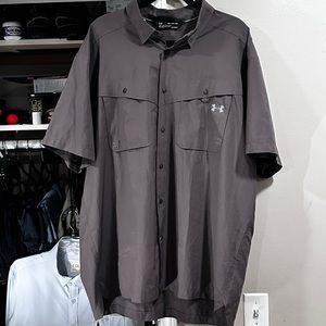 Like new Under Armor hydro short sleeve fishing/ casual/work shirt.